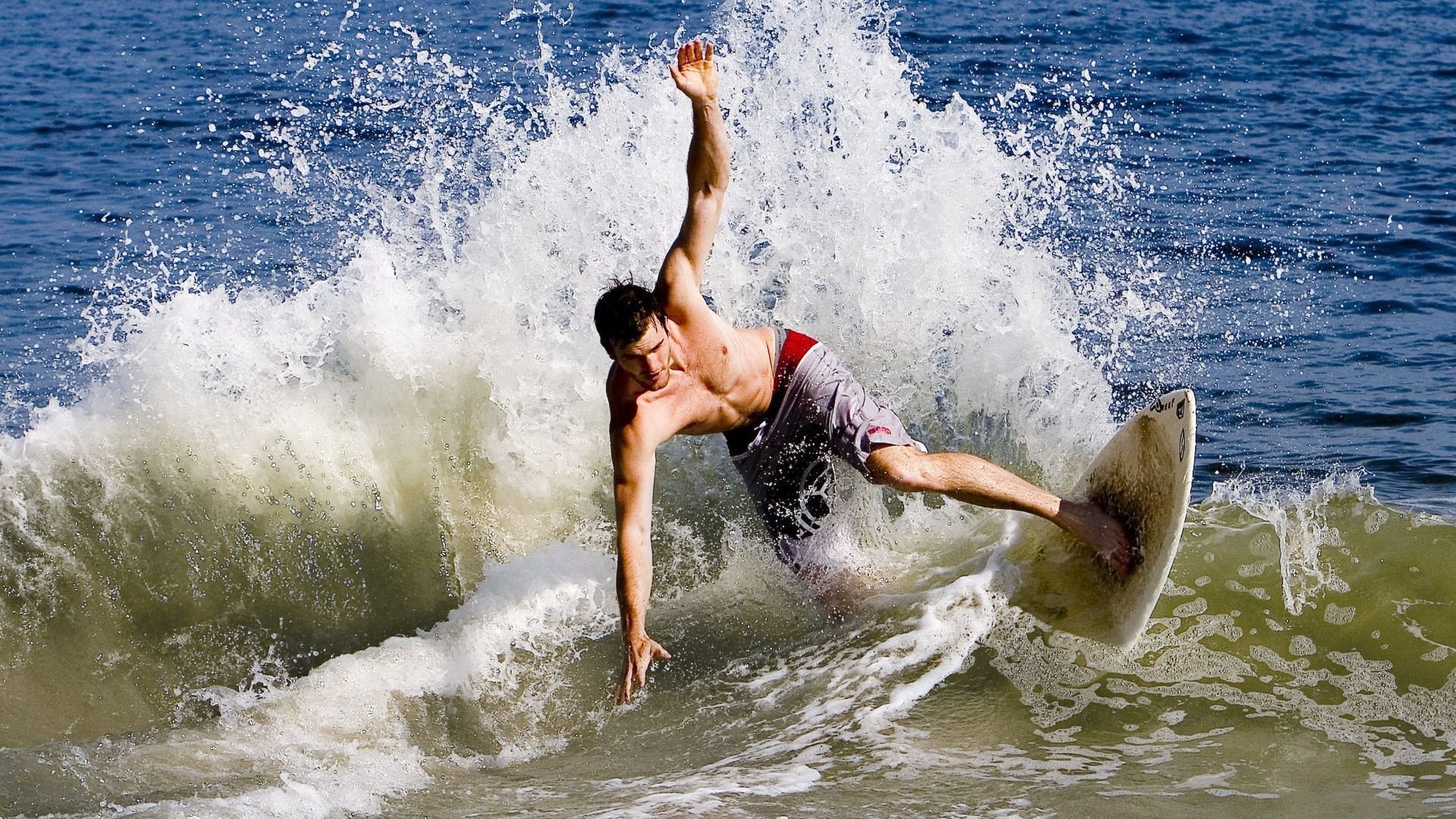 逆境中的闪耀：那些从低谷中奋起的篮球英雄，篮球人的奋斗史